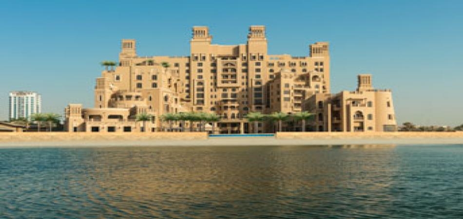 SHERATON SHARJAH BEACH RESORT & SPA-Close pool