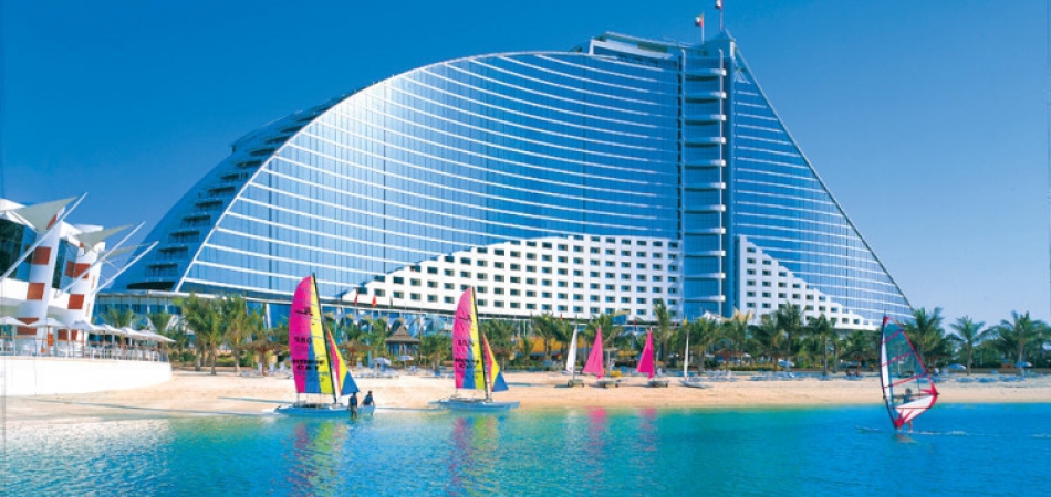 Jumeirah Beach Hotel закрывает бассейн Executive Pool